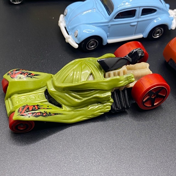 Hot Wheels Bundle of 5 Corvette-VW Bug-Yellow Morris Mini-Tomb Up-Supdogg - Picture 11 of 14